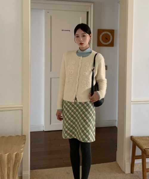 gossip！ロサンゼルス（ゴシップロサンゼルス）の「【Y2Kガーリー】レトロ配色チェックAラインスカート（ミディアム丈）（スカート・レディース・チェック・L/M/S）」の9枚目の写真