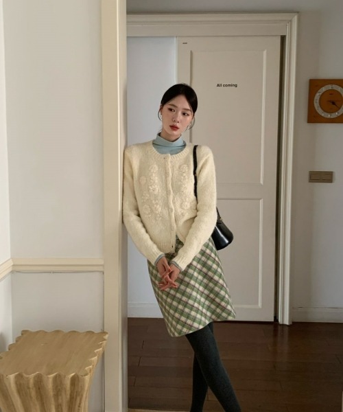 gossip！ロサンゼルス（ゴシップロサンゼルス）の「【Y2Kガーリー】レトロ配色チェックAラインスカート（ミディアム丈）（スカート・レディース・チェック・L/M/S）」の10枚目の写真