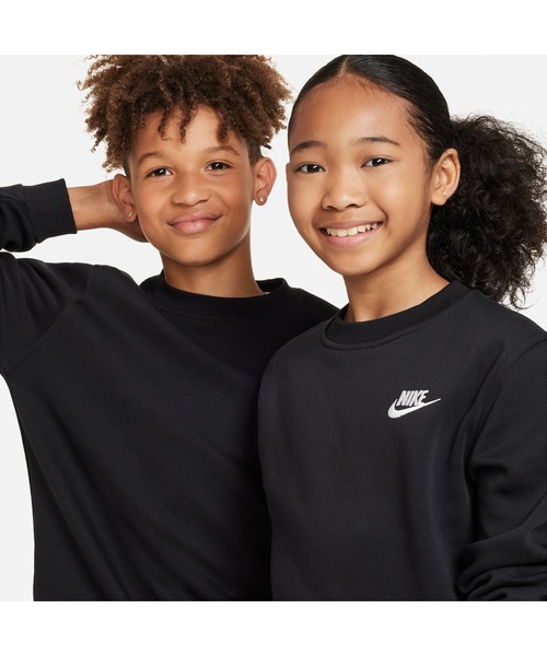NIKE(ナイキ)の「ナイキ NIKE ナイキ YTH NSW クラブ LBR フリース L/S クルー(スウェット・キッズ・ブラック/ダークグレー・130cm/140cm/150cm/160cm)」の4枚目の写真