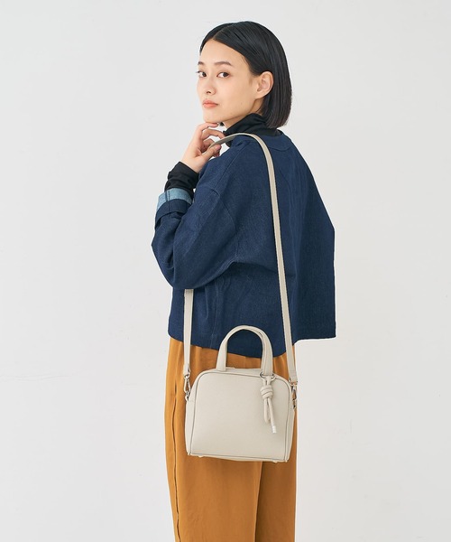 collex(コレックス)の「チャーム付き 2WAYキューブボストン(ボストンバッグ・レディース・ブラック/グレー/イエロー/グリーン・フリー)」の6枚目の写真