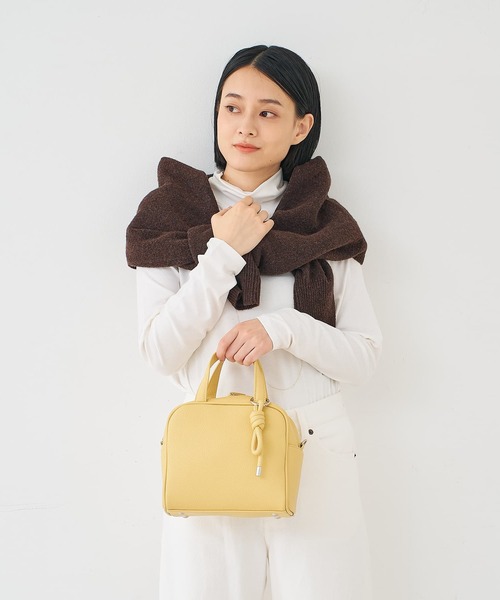 collex(コレックス)の「チャーム付き 2WAYキューブボストン(ボストンバッグ・レディース・ブラック/グレー/イエロー/グリーン・フリー)」の7枚目の写真