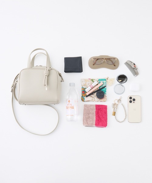 collex(コレックス)の「チャーム付き 2WAYキューブボストン(ボストンバッグ・レディース・ブラック/グレー/イエロー/グリーン・フリー)」の12枚目の写真