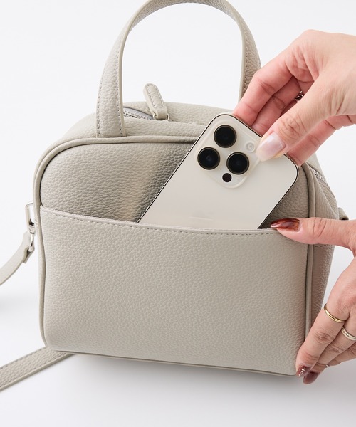 collex(コレックス)の「チャーム付き 2WAYキューブボストン(ボストンバッグ・レディース・ブラック/グレー/イエロー/グリーン・フリー)」の14枚目の写真