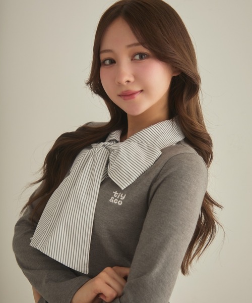 TITTY&CO.（ティティーアンドコー）の「レイヤードリボントップス（ニット/セーター・レディース・ネイビー/グレー・FREE）」の3枚目の写真