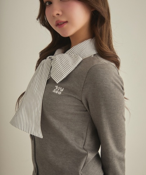 TITTY&CO.（ティティーアンドコー）の「レイヤードリボントップス（ニット/セーター・レディース・ネイビー/グレー・FREE）」の4枚目の写真