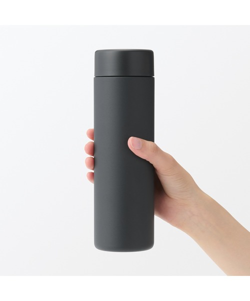 無印良品(ムジルシリョウヒン)の「真空断熱構造 保温保冷ボトル フラットタイプ 500mL(水筒・メンズ・ベージュ系/シルバー/ブラック・FREE)」の6枚目の写真