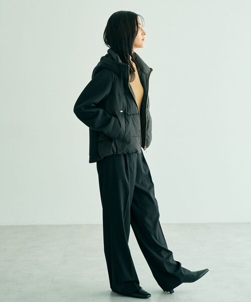 YECCA VECCA（イェッカヴェッカ）の「中綿×カットボンディングZIPフーディー（その他アウター・レディース・グレイッシュベージュ/ブラック・FREE）」の11枚目の写真