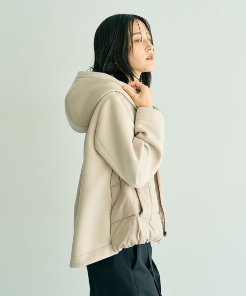 YECCA VECCA（イェッカヴェッカ）の「中綿×カットボンディングZIPフーディー（その他アウター・レディース・グレイッシュベージュ/ブラック・FREE）」の16枚目の写真