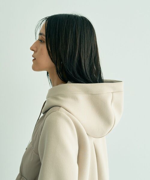 YECCA VECCA（イェッカヴェッカ）の「中綿×カットボンディングZIPフーディー（その他アウター・レディース・グレイッシュベージュ/ブラック・FREE）」の20枚目の写真