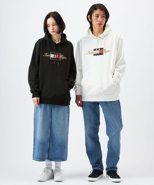 TOMMY HILFIGER（トミーヒルフィガー）の「【オンライン限定】ゴールドエンブロイダーフーディー（パーカー・メンズ・ブラック/ホワイト・SMALL/X-LARGE/MEDIUM/LARGE）」の5枚目の写真