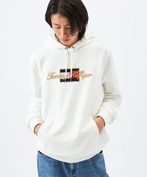 TOMMY HILFIGER（トミーヒルフィガー）の「【オンライン限定】ゴールドエンブロイダーフーディー（パーカー・メンズ・ブラック/ホワイト・SMALL/X-LARGE/MEDIUM/LARGE）」の16枚目の写真
