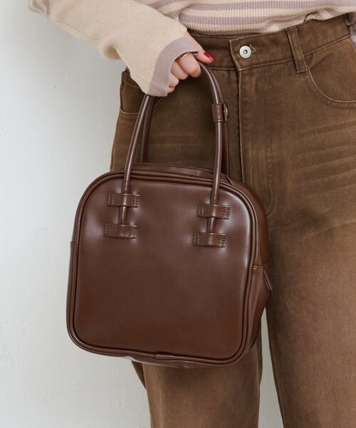 Kastane（カスタネ）の「【一部店舗限定/レザー&スエード/4色展開】B スクエアベーシックBAG（ハンドバッグ・レディース・ブラック/アイボリー/ブラウン/キャメル・FREE）」の3枚目の写真