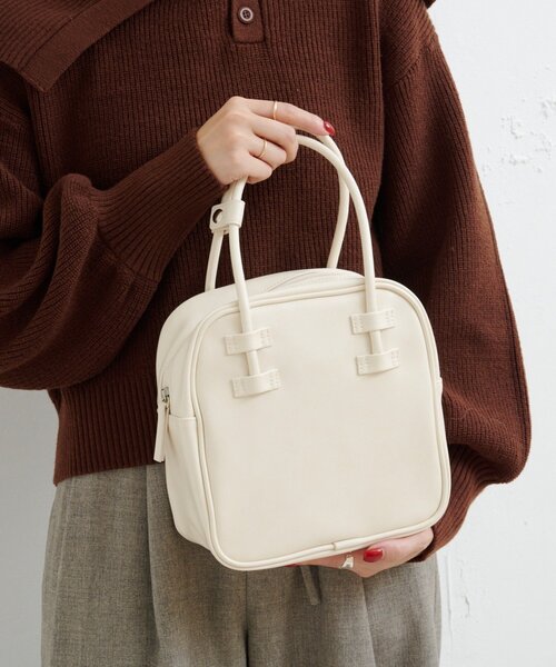 Kastane（カスタネ）の「【一部店舗限定/レザー&スエード/4色展開】B スクエアベーシックBAG（ハンドバッグ・レディース・ブラック/アイボリー/ブラウン/キャメル・FREE）」の2枚目の写真
