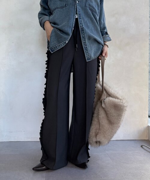 DouDou(ドゥドゥ)の「【WEB限定】カットジョーゼットサイドフリルパンツ(その他パンツ・レディース・ブラック/チャコールグレー/グレイッシュベージュ・FREE)」の2枚目の写真