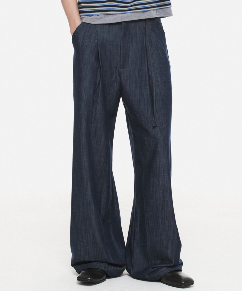 DNSR（ディーエヌエスアール）の「ベルト付きドレープスラックスインディゴ（その他パンツ・メンズ・その他・SMALL/MEDIUM/LARGE/X-LARGE）」の2枚目の写真