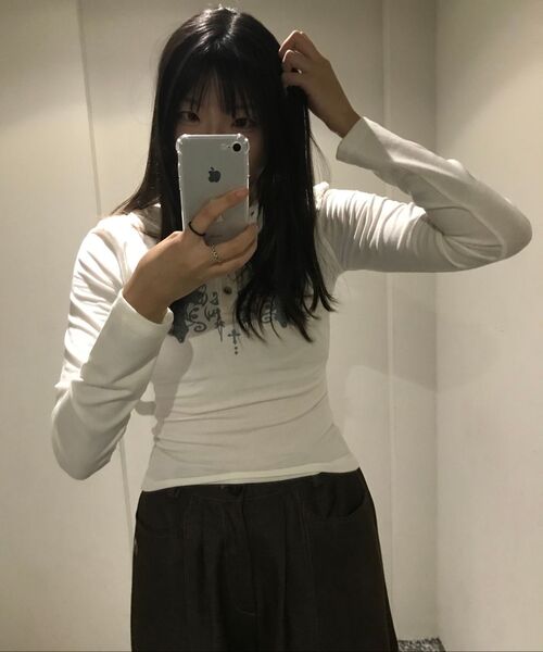 AAKAM（アーカム）の「Studded CROS2 Hooded Long Sleeve (White)（Tシャツ/カットソー・レディース・その他・1）」の9枚目の写真