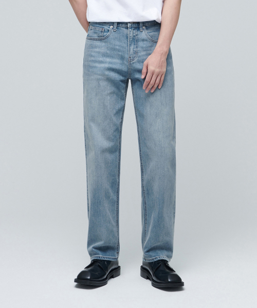 MUSINSA STANDARD(ムシンサスタンダード)の「KIPASストレートデニムパンツ【ライトインディゴ】(デニムパンツ・メンズ・その他・29/30/31/33/26/27/28/40/38/42/36/34/32)」の1枚目の写真