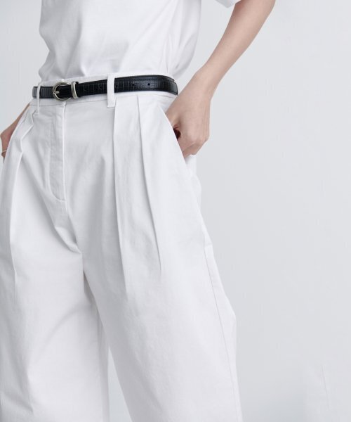 MUSINSA STANDARD WOMAN（ムシンサスタンダードウーマン）の「ウィメンズリバースツーピンタックワイドチノパンツ[ホワイト]（その他パンツ・レディース・その他・24/25/27/28/29/30）」の4枚目の写真