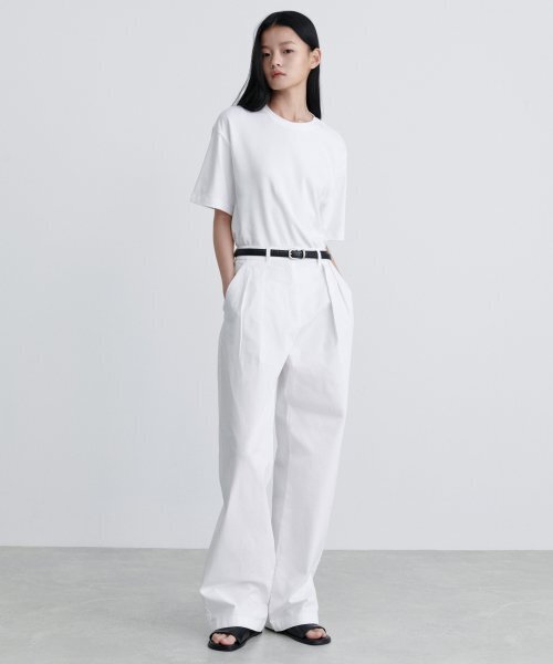 MUSINSA STANDARD WOMAN（ムシンサスタンダードウーマン）の「ウィメンズリバースツーピンタックワイドチノパンツ[ホワイト]（その他パンツ・レディース・その他・24/25/27/28/29/30）」の6枚目の写真