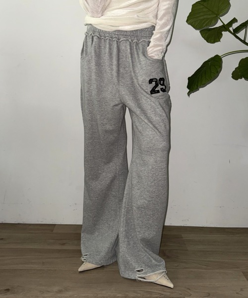 SHAGGIE(シャギー)の「ウォッシュ加工ワイドルーズスウェットパンツ(スウェットパンツ・レディース・グレー/チャコールグレー・FREE)」の2枚目の写真