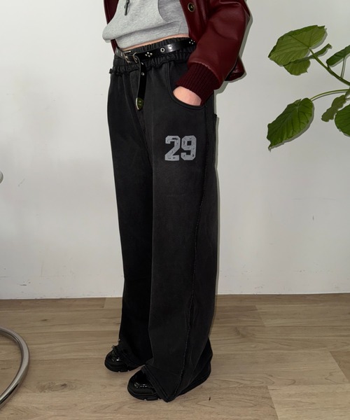 SHAGGIE(シャギー)の「ウォッシュ加工ワイドルーズスウェットパンツ(スウェットパンツ・レディース・グレー/チャコールグレー・FREE)」の1枚目の写真