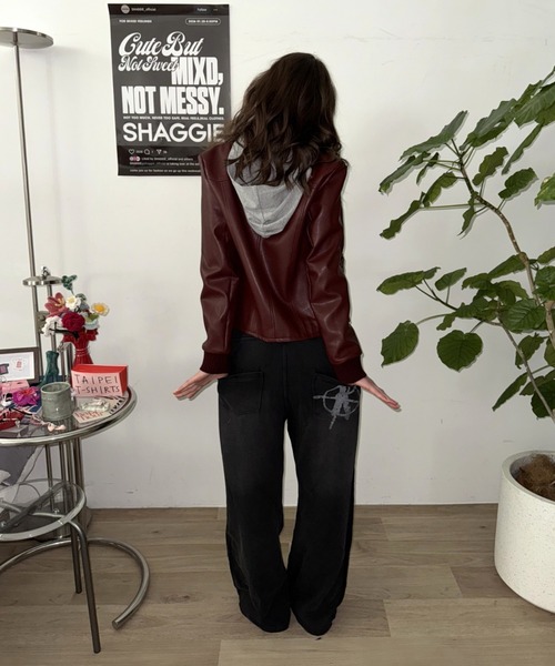 SHAGGIE(シャギー)の「ウォッシュ加工ワイドルーズスウェットパンツ(スウェットパンツ・レディース・グレー/チャコールグレー・FREE)」の11枚目の写真