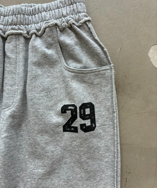 SHAGGIE(シャギー)の「ウォッシュ加工ワイドルーズスウェットパンツ(スウェットパンツ・レディース・グレー/チャコールグレー・FREE)」の14枚目の写真