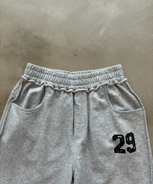 SHAGGIE(シャギー)の「ウォッシュ加工ワイドルーズスウェットパンツ(スウェットパンツ・レディース・グレー/チャコールグレー・FREE)」の22枚目の写真