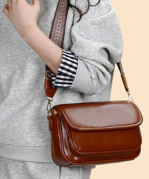 florist（フローリスト）の「2WAY レザータッチフラップショルダーバッグ（500mlペットボトル収納可）（ショルダーバッグ・レディース・ブラウン/ブラック・FREE）」の5枚目の写真