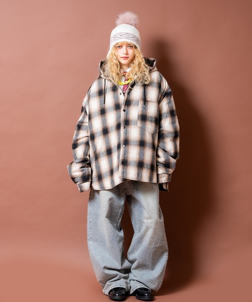 a.p.o.v.（エーピーオービー）の「a.p.o.v. オンブレチェックネルスーパーオーバーサイズフードパフジャケット（ダウンジャケット/コート・メンズ・ブラック/ベージュ・ONESIZE）」の8枚目の写真
