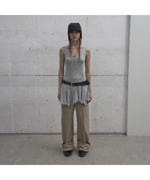 LCDC TM(エルシーディーシーティーエム)の「FRILL SLEEVELESS TOP (GREY)(Tシャツ/カットソー・レディース・アッシュグレー・SMALL/MEDIUM)」の1枚目の写真
