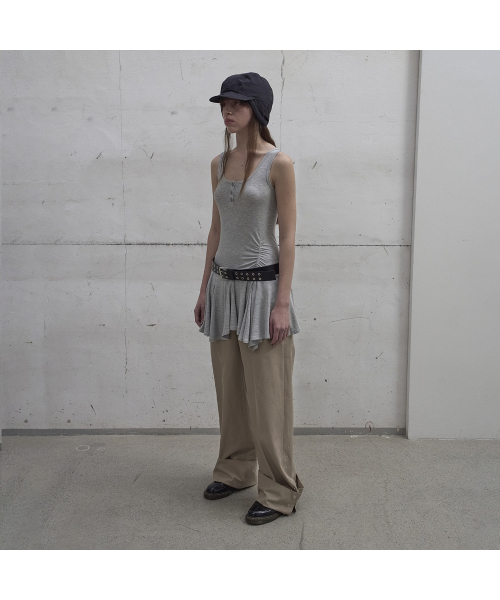 LCDC TM(エルシーディーシーティーエム)の「FRILL SLEEVELESS TOP (GREY)(Tシャツ/カットソー・レディース・アッシュグレー・SMALL/MEDIUM)」の2枚目の写真