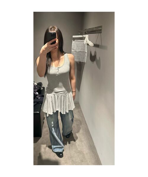 LCDC TM(エルシーディーシーティーエム)の「FRILL SLEEVELESS TOP (GREY)(Tシャツ/カットソー・レディース・アッシュグレー・SMALL/MEDIUM)」の6枚目の写真