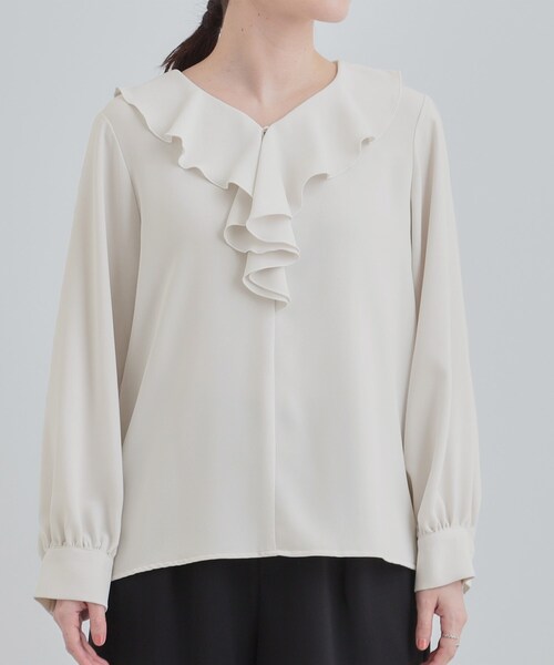 SHOO・LA・RUE(シューラルー)の「【洗濯機可/S-LL】お顔周りを華やかに。フリル襟ブラウス(シャツ/ブラウス・レディース・ライトグレー/オフホワイト・01/02/03/04)」の12枚目の写真