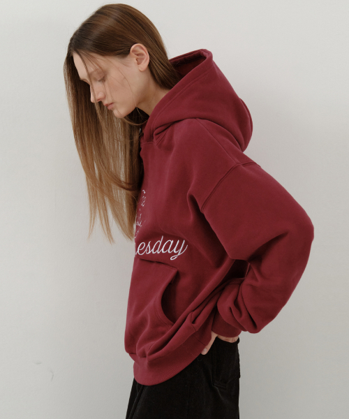 WEDNESDAYOASISFORWOMEN（ウェンズデー オアシス フォー ウーマン）の「W/コージーオアシス刺繍フードパーカー_バーガンディ(W25-TP49)（パーカー・レディース・バーガンディー・MEDIUM/LARGE）」の2枚目の写真