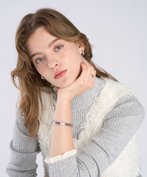 To b. by agnes b.(トゥービーバイアニエスベー)の「マルチカラー ストーン リング(リング・レディース・シルバー系その他・MEDIUM/SMALL)」の7枚目の写真