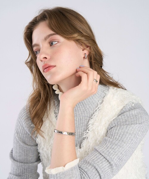 To b. by agnes b.(トゥービーバイアニエスベー)の「マルチカラー ストーン リング(リング・レディース・シルバー系その他・MEDIUM/SMALL)」の8枚目の写真