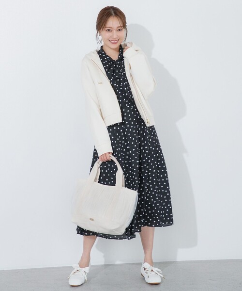 TOCCA(トッカ)の「NICE HOLIDAY HOODIE フーディー(パーカー・レディース・アイボリー系/グレー系・F)」の4枚目の写真