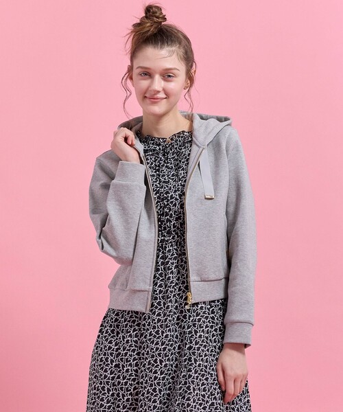 TOCCA(トッカ)の「NICE HOLIDAY HOODIE フーディー(パーカー・レディース・アイボリー系/グレー系・F)」の6枚目の写真