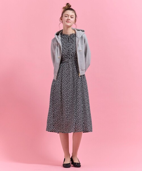 TOCCA(トッカ)の「NICE HOLIDAY HOODIE フーディー(パーカー・レディース・アイボリー系/グレー系・F)」の11枚目の写真