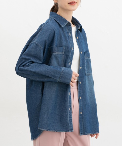 Honeys(ハニーズ)の「デニムゆるシャツ(シャツ/ブラウス・レディース・ライトインディゴブルー/ライトブルー/グレー・L/S/M/LL)」の3枚目の写真