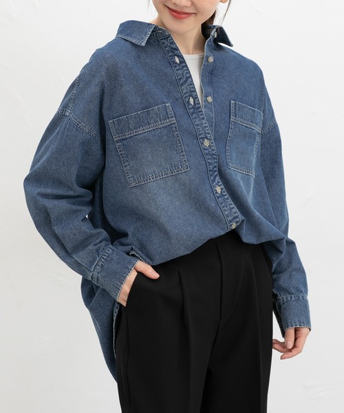 Honeys(ハニーズ)の「デニムゆるシャツ(シャツ/ブラウス・レディース・ライトインディゴブルー/ライトブルー/グレー・L/S/M/LL)」の2枚目の写真