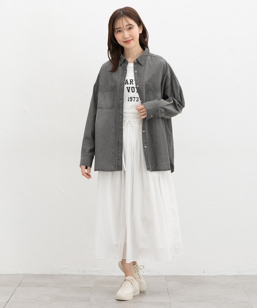 Honeys(ハニーズ)の「デニムゆるシャツ(シャツ/ブラウス・レディース・ライトインディゴブルー/ライトブルー/グレー・L/S/M/LL)」の9枚目の写真