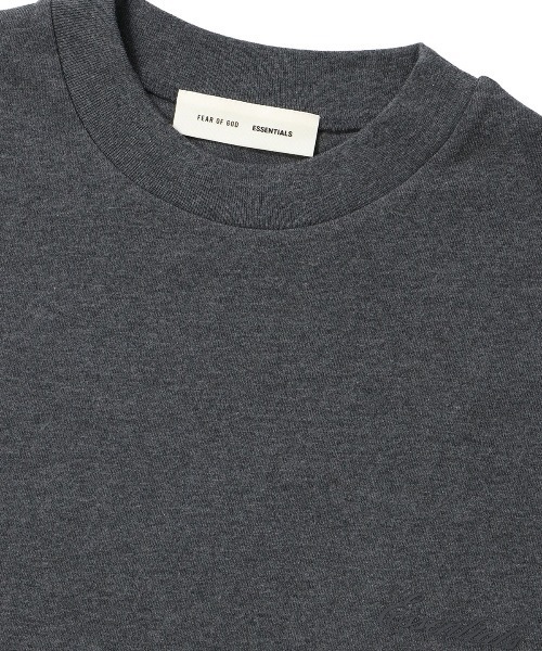 FOG ESSENTIALS(エフオージーエッセンシャルズ)の「ESSENTIALS Classic Long Sleeve Tee エッセンシャルズ(Tシャツ/カットソー・メンズ・グレー系その他・MEDIUM/SMALL/LARGE/X-LARGE)」の3枚目の写真