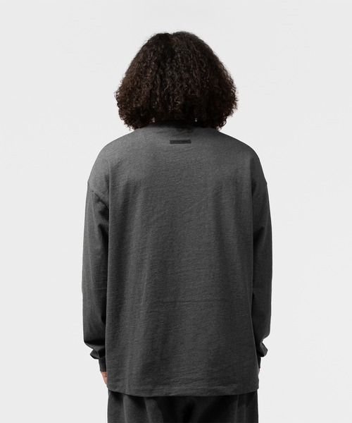 FOG ESSENTIALS(エフオージーエッセンシャルズ)の「ESSENTIALS Classic Long Sleeve Tee エッセンシャルズ(Tシャツ/カットソー・メンズ・グレー系その他・MEDIUM/SMALL/LARGE/X-LARGE)」の7枚目の写真