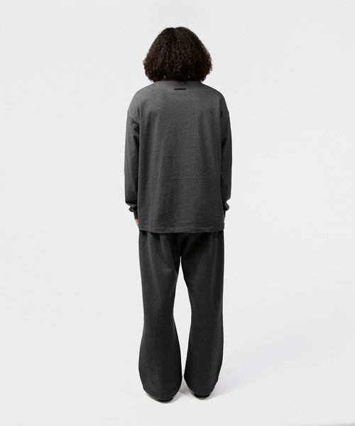 FOG ESSENTIALS(エフオージーエッセンシャルズ)の「ESSENTIALS Classic Long Sleeve Tee エッセンシャルズ(Tシャツ/カットソー・メンズ・グレー系その他・MEDIUM/SMALL/LARGE/X-LARGE)」の9枚目の写真