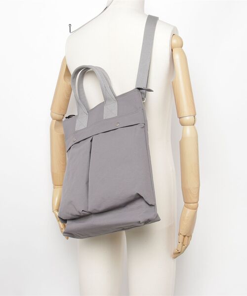 ADPOSION(アドポーション)の「コンブナイロン ヘルメットバッグ / 2WAYバッグ(ショルダーバッグ・レディース・グレー/ブラック・FREE)」の7枚目の写真