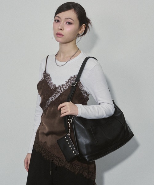 ENVYM（アンビー）の「ミニポーチ付き スタッズ ショルダーバック（ショルダーバッグ・レディース・ブラック/ダークブラウン・FREE）」の6枚目の写真