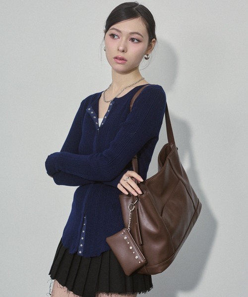 ENVYM（アンビー）の「ミニポーチ付き スタッズ ショルダーバック（ショルダーバッグ・レディース・ブラック/ダークブラウン・FREE）」の13枚目の写真