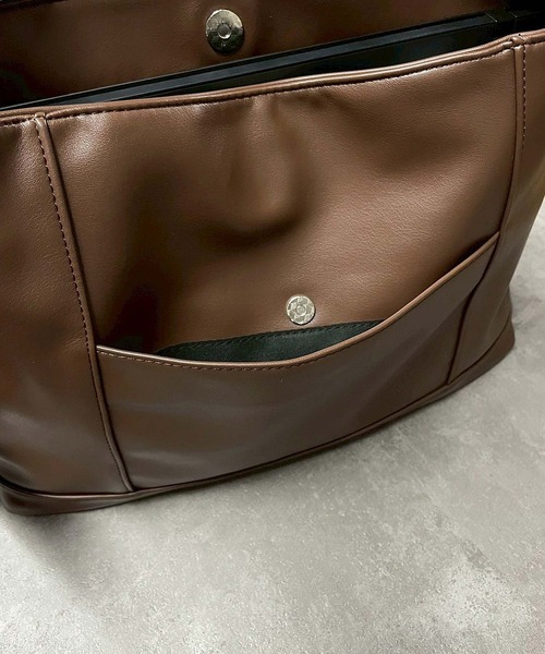 ENVYM（アンビー）の「ミニポーチ付き スタッズ ショルダーバック（ショルダーバッグ・レディース・ブラック/ダークブラウン・FREE）」の20枚目の写真